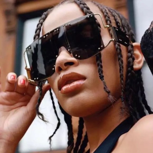 *PRICE DROP* Black & Gold Oversized Goggle Square Shades - Picture 2 of 7